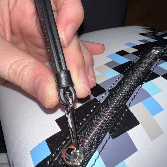 Loewe Small Edge Puzzle from the Pixel Collection - Picture 10 of 15